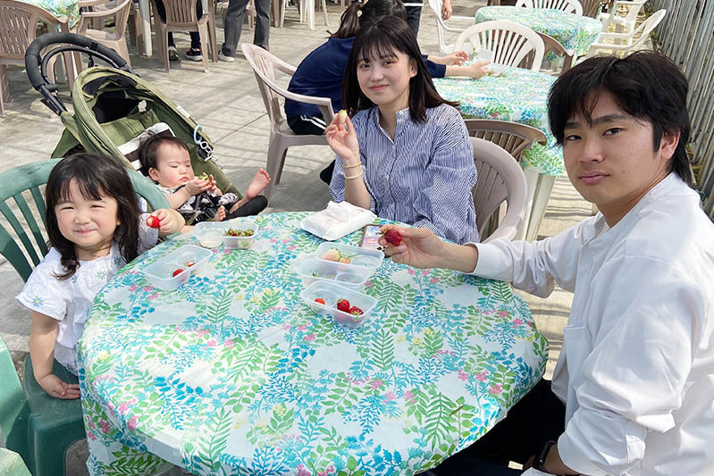 あきらいちご園苺狩り4月