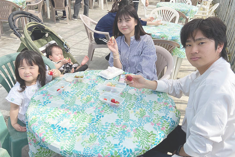 あきらいちご園苺狩り4月